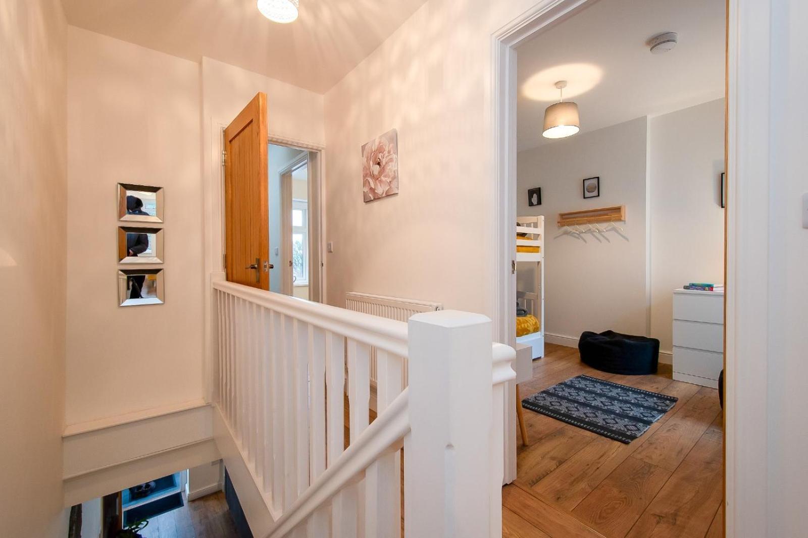 Casa One Hundred - A Beautiful 4 Bed House On The Beach Front Swansea Bagian luar foto
