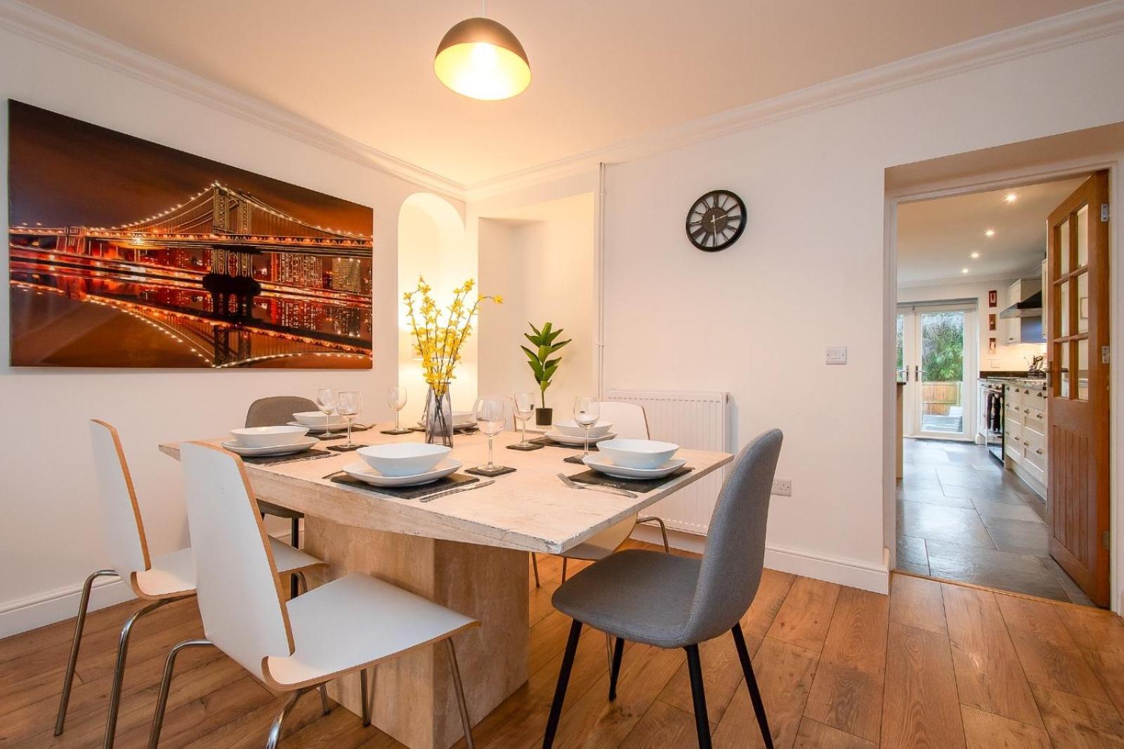 Casa One Hundred - A Beautiful 4 Bed House On The Beach Front Swansea Bagian luar foto