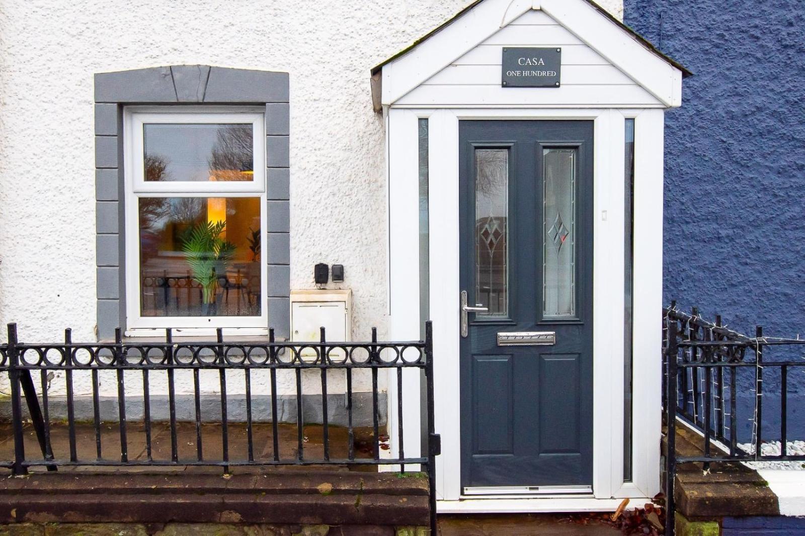 Casa One Hundred - A Beautiful 4 Bed House On The Beach Front Swansea Bagian luar foto
