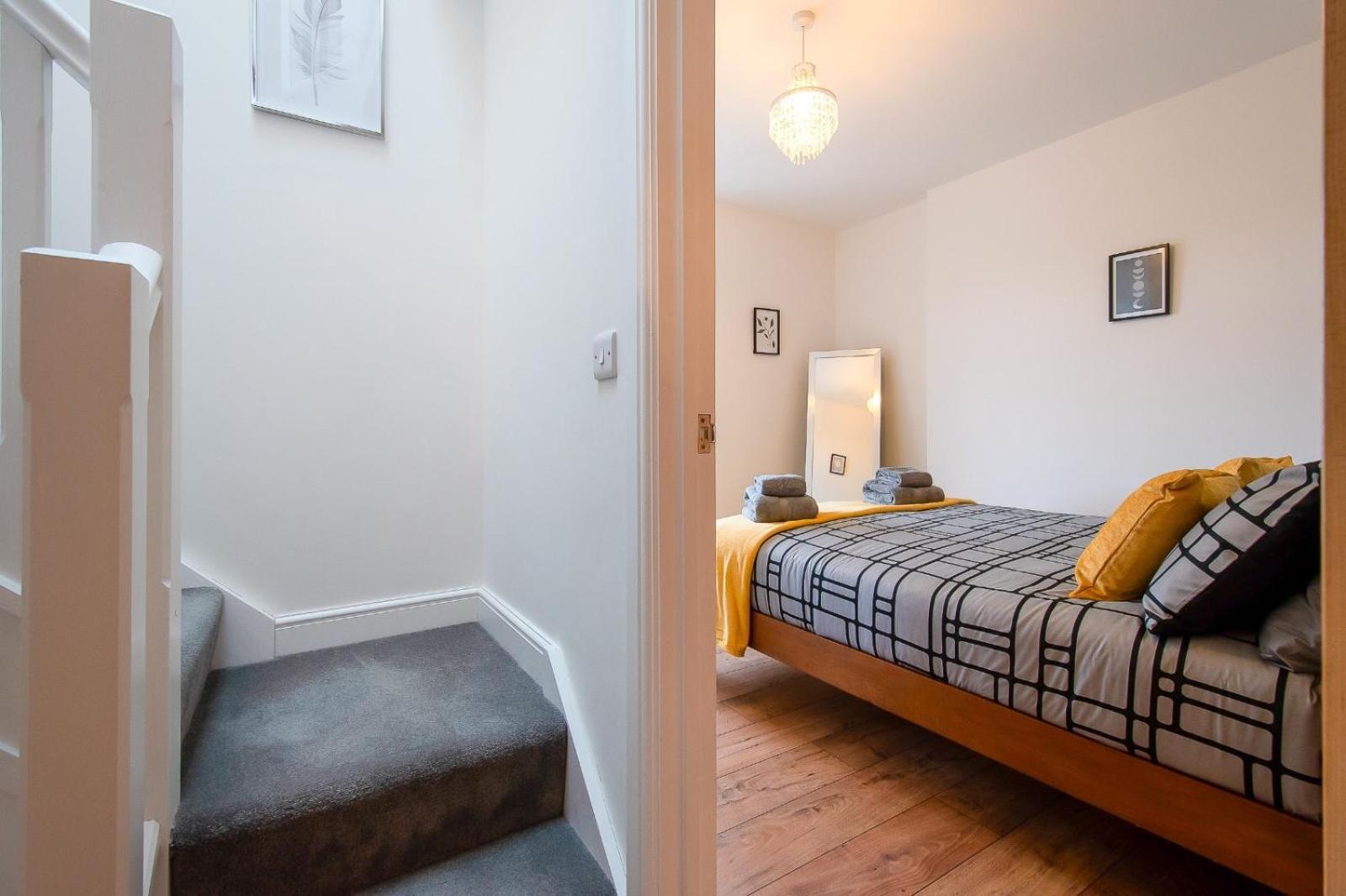 Casa One Hundred - A Beautiful 4 Bed House On The Beach Front Swansea Bagian luar foto