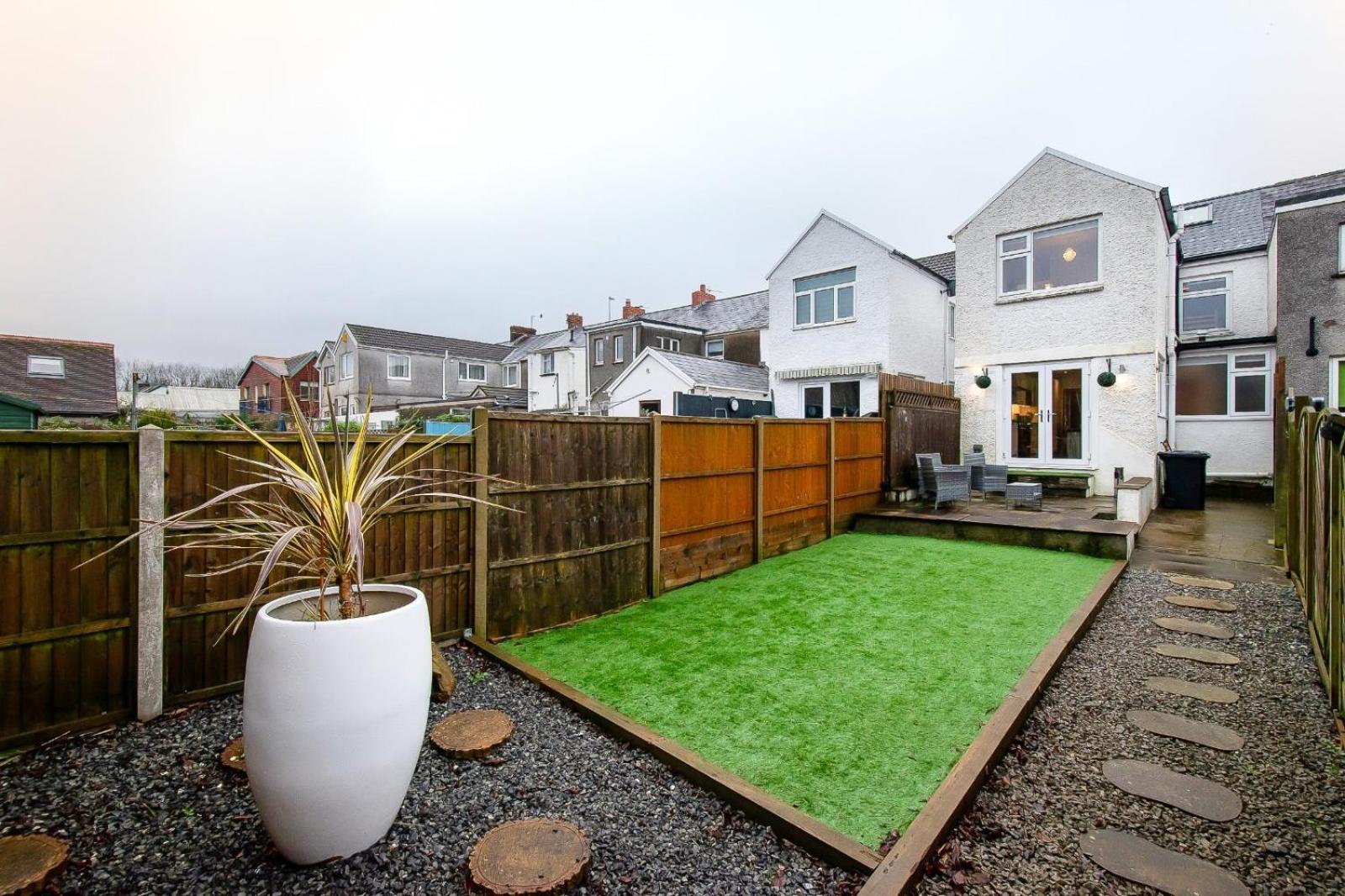 Casa One Hundred - A Beautiful 4 Bed House On The Beach Front Swansea Bagian luar foto
