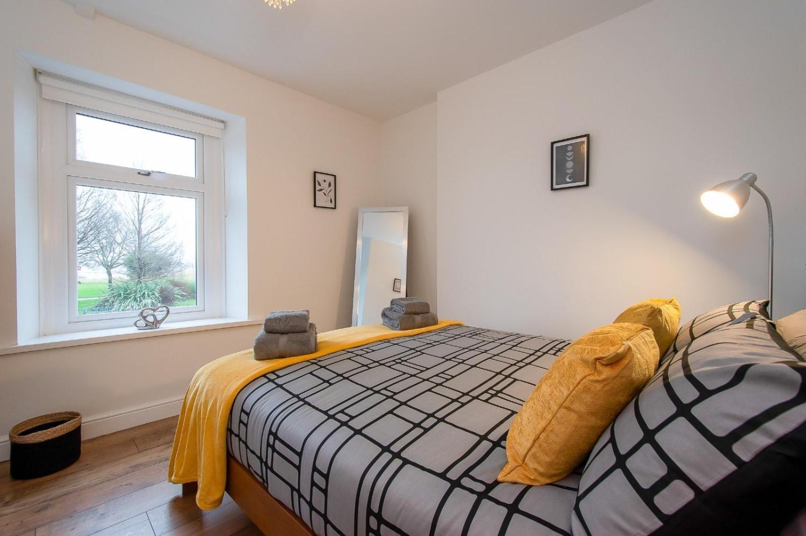 Casa One Hundred - A Beautiful 4 Bed House On The Beach Front Swansea Bagian luar foto