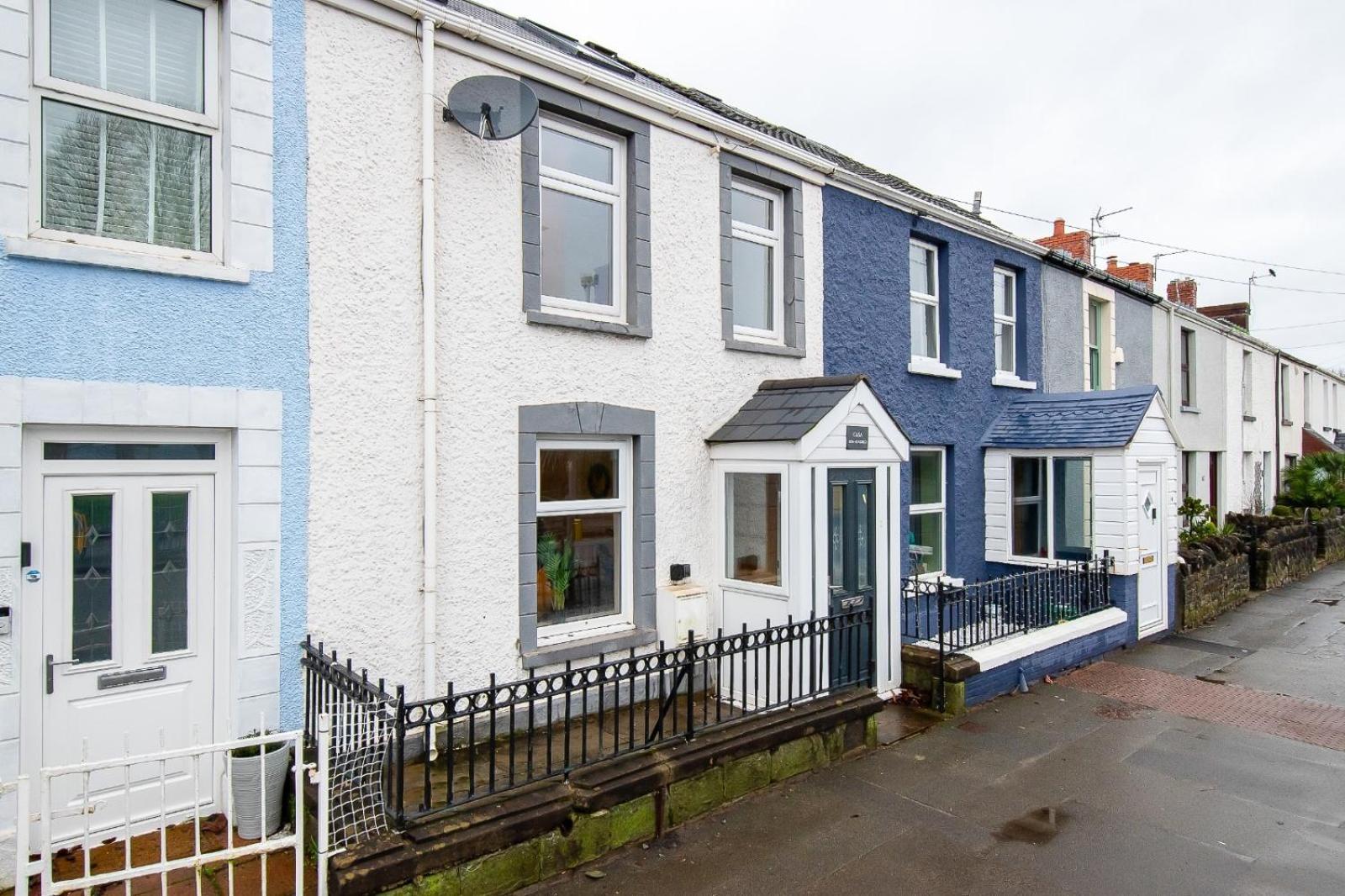 Casa One Hundred - A Beautiful 4 Bed House On The Beach Front Swansea Bagian luar foto