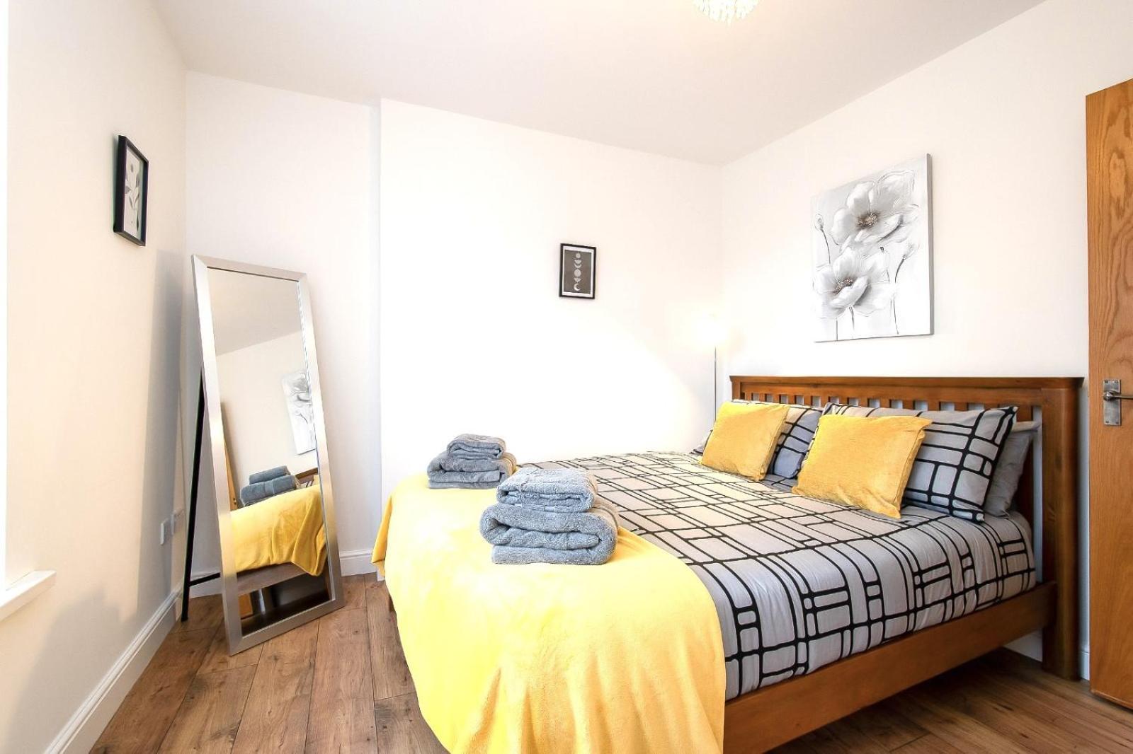 Casa One Hundred - A Beautiful 4 Bed House On The Beach Front Swansea Bagian luar foto