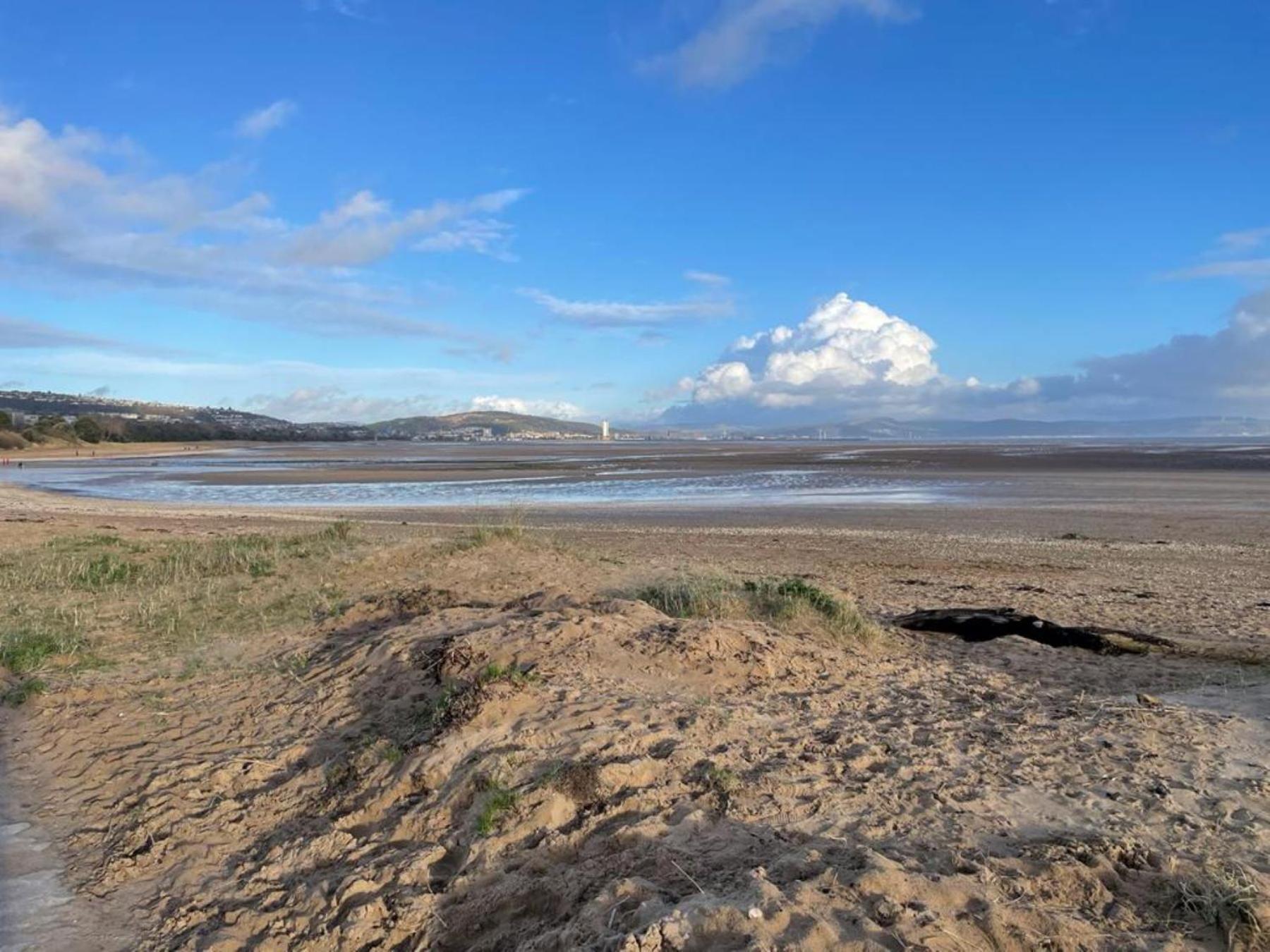 Casa One Hundred - A Beautiful 4 Bed House On The Beach Front Swansea Bagian luar foto